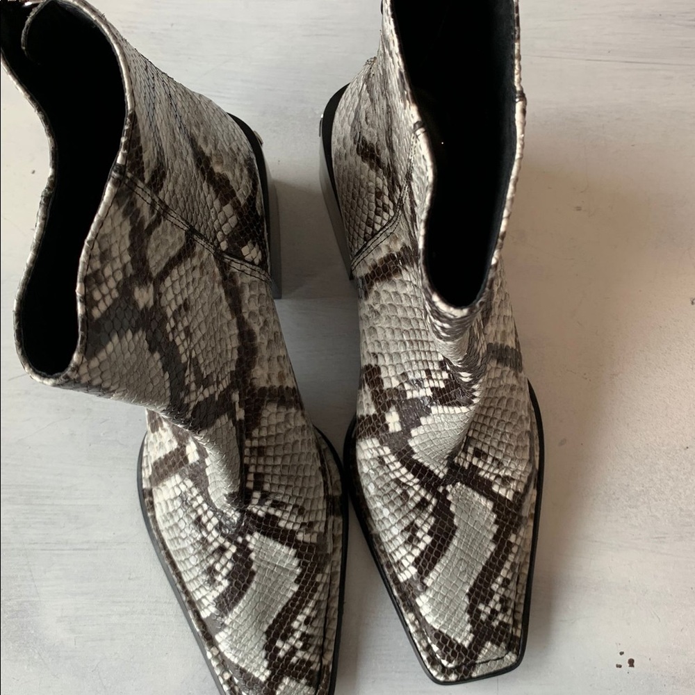 ❌SOLD❌Alexander Wang Gray Snakeskin Embossed Leather Square Toe Ankle Booties - Picture 11 of 11